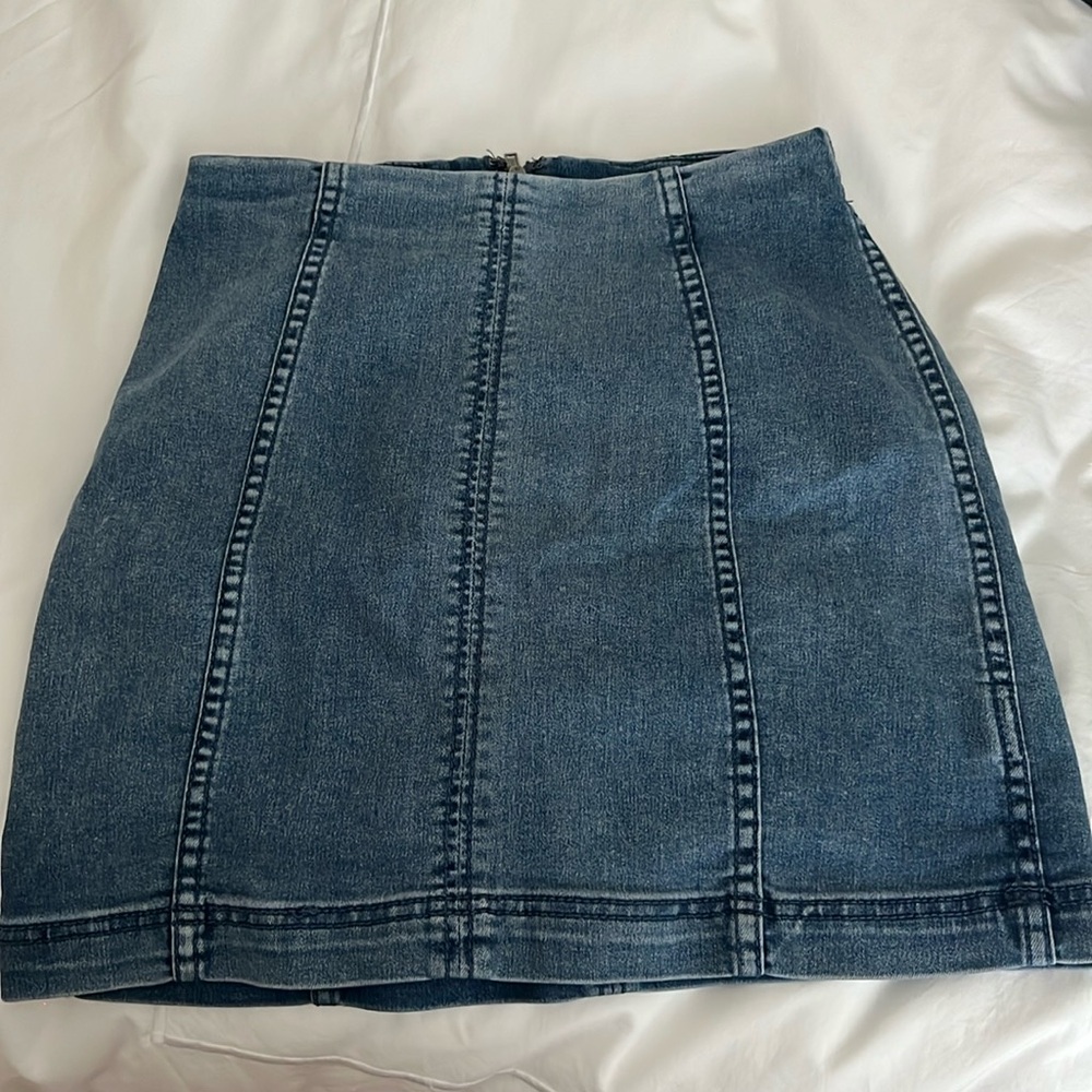 Free People medium wash denim mini skirt size 0